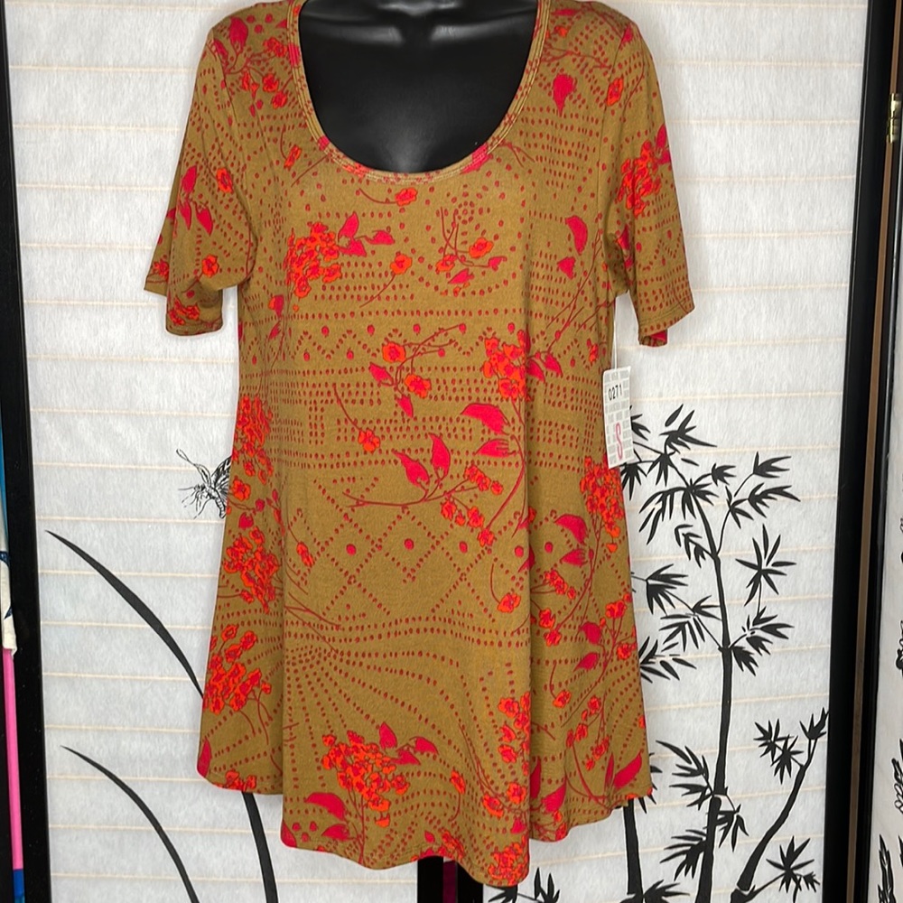 Clearance  Lularoe Perfect tee Sm